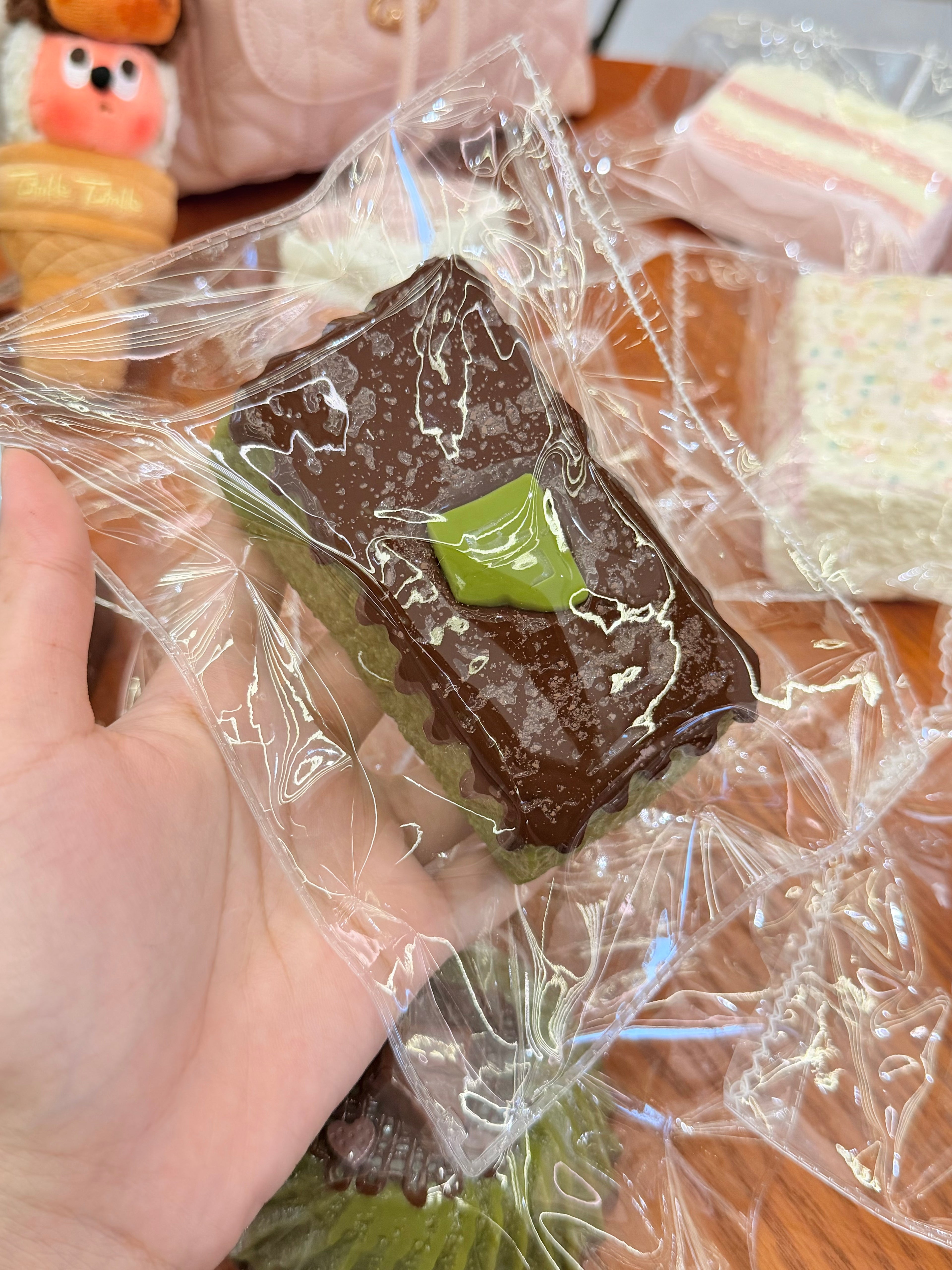 【抹茶ダークチョコレートロングトースト】可愛くてストレス解消になるおもちゃ