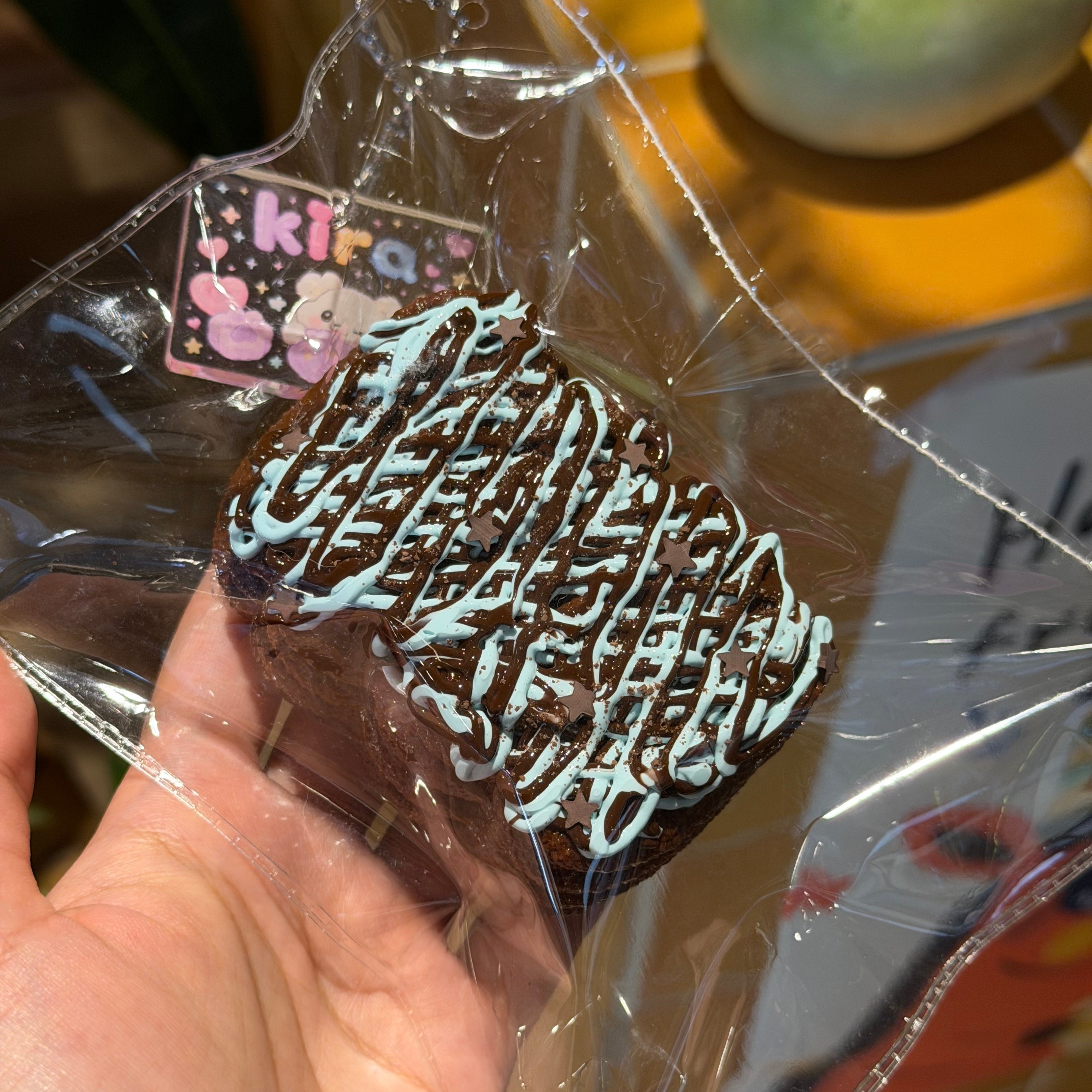 【クリームロールとソース】可愛くてストレス解消になる、握って遊べるおもちゃ