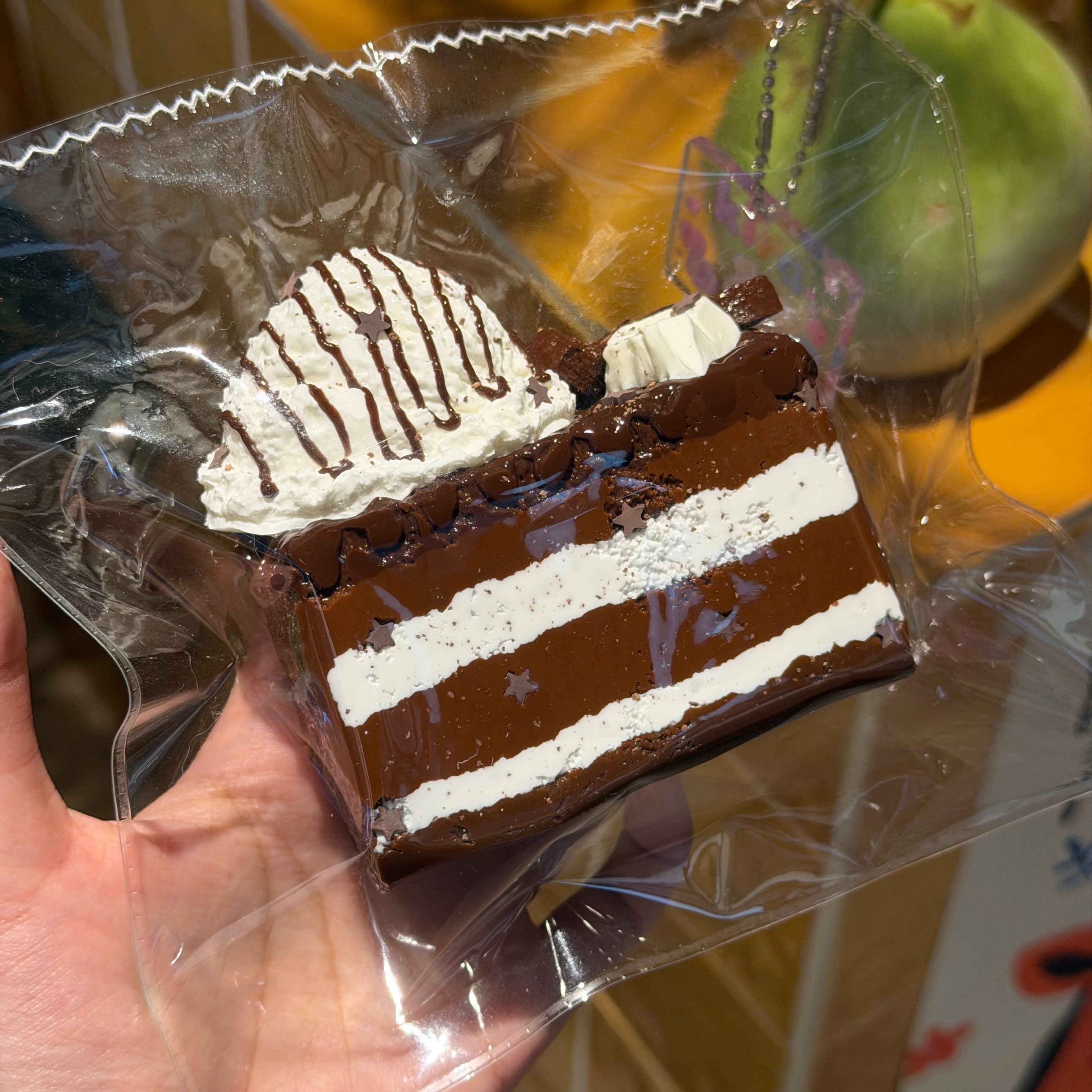 【ダークチョコレートアイスクリームケーキ】可愛くてストレス解消になる、握って遊べるおもちゃ